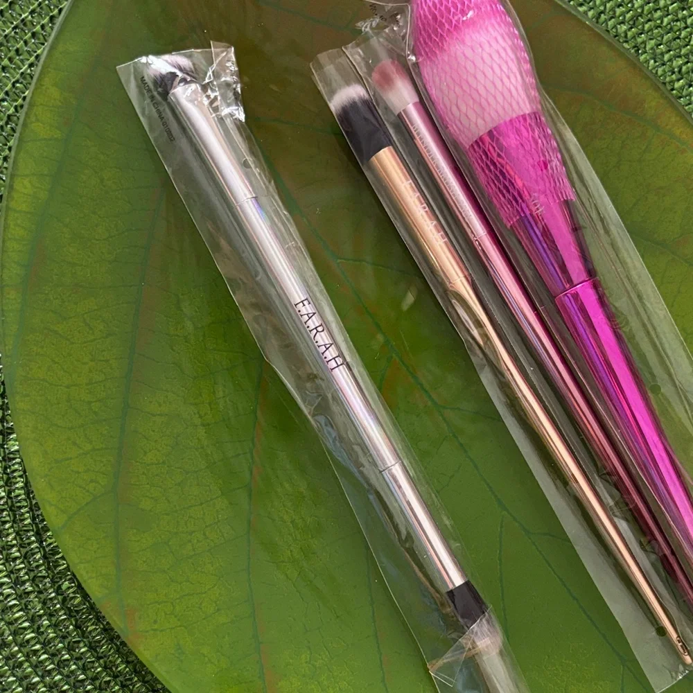 F.A.R.A.H Makeup Brush Set NEW